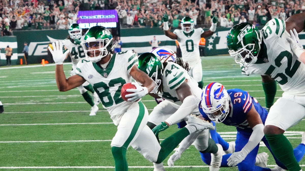 Xavier Gipson scores the game-winning touchdown on a punt return against the Bills.